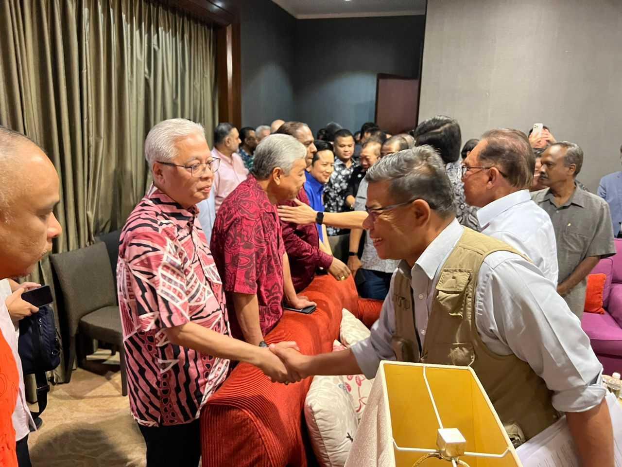 Barisan Nasional chairman Ahmad Zahid Hamidi with Umno and Pakatan Harapan leaders at the Seri Pacific hotel in Kuala Lumpur today. 
