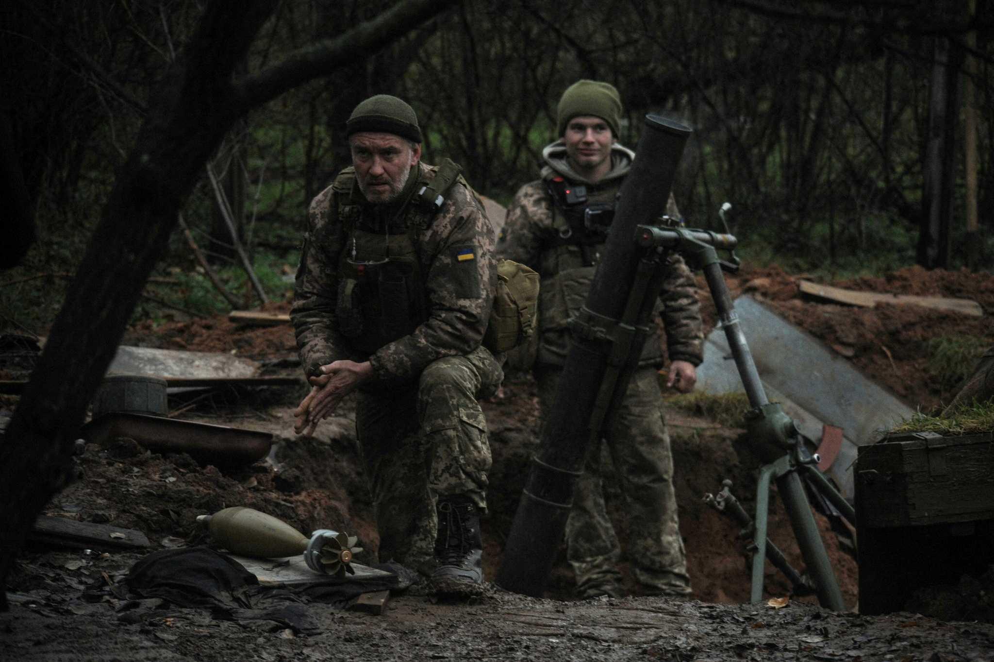 Ukrainian servicemen fire a mortar on a front line, as Russia's attack on Ukraine continues, in Donetsk region, Ukraine, in this handout image released Nov 20. Photo: Reuters