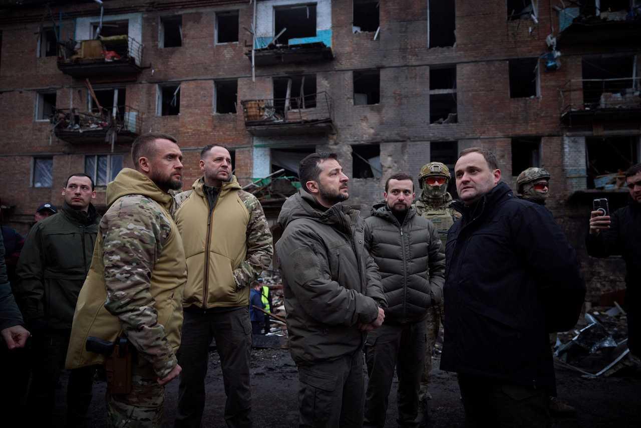 Ukraine's President Volodymyr Zelensky visits the site of a residential building destroyed by a Russian missile attack, as Russia's attack on Ukraine continues, in the town of Vyshhorod, near Kyiv, Ukraine, Nov 25. Photo: Reuters