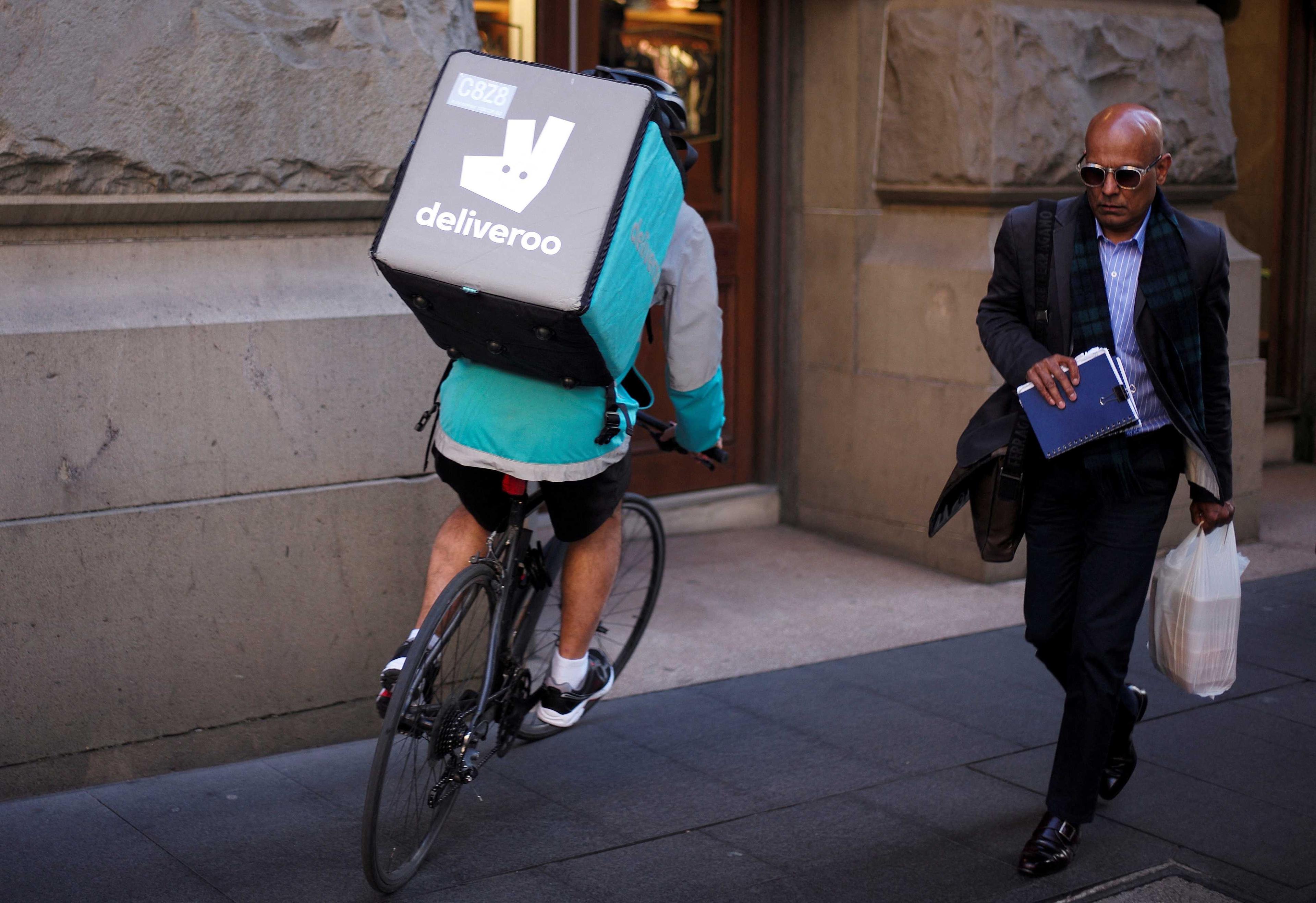 A rider for food delivery company Deliveroo cycles down a sidewalk in Sydney, Australia, Sept 1, 2017. Photo: Reuters