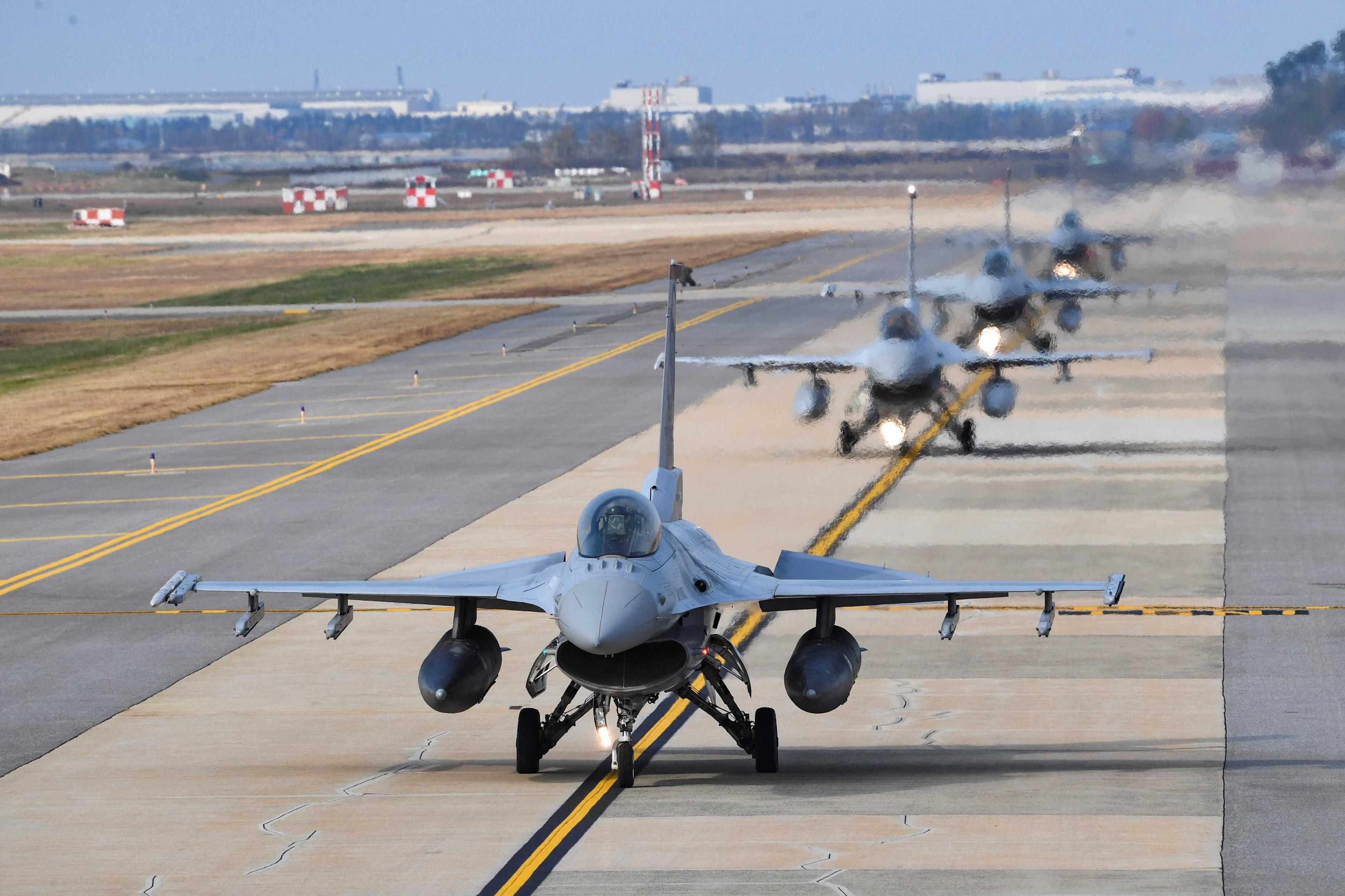 South Korean Air Force KF-16 fighter jets at an airbase in Gunsan, South Korea, Nov 1. Photo: Reuters