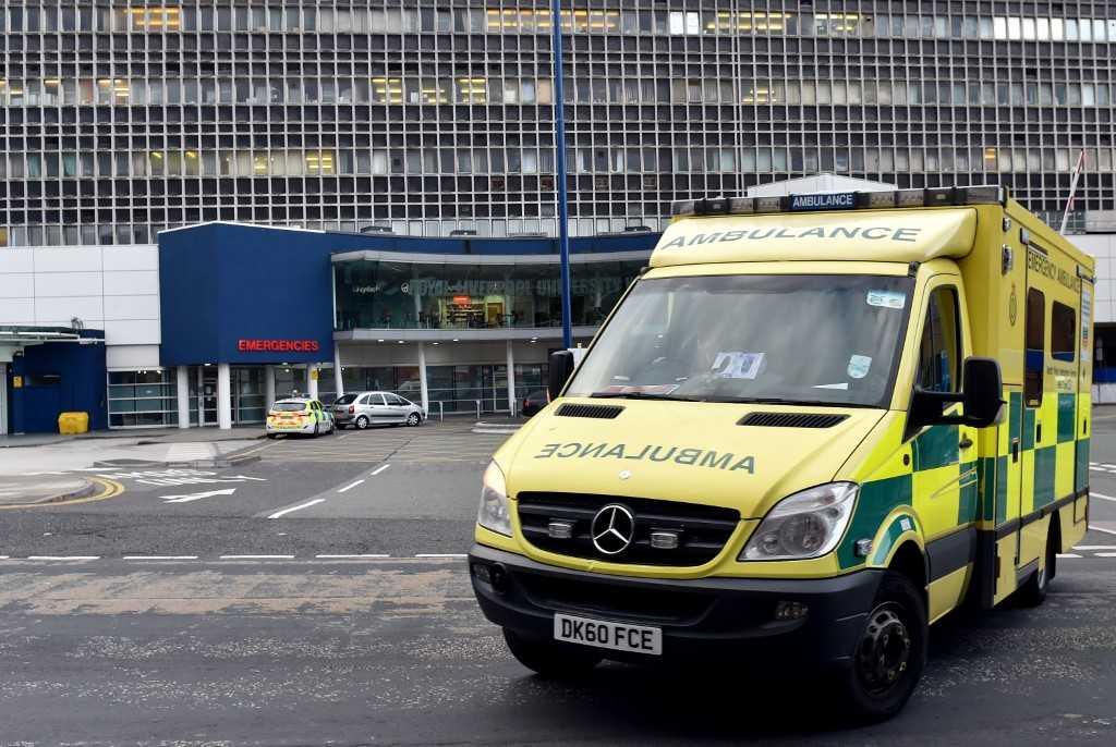 An ambulance leaves the Royal Liverpool Hospital in Liverpool, north west England on Oct 13, 2014. Photo: AFP 