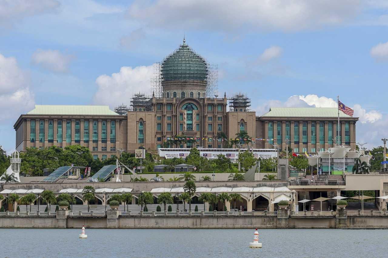 Bangunan Perdana Putra di Putrajaya yang menempatkan Pejabat Perdana Menteri. Gambar: Bernama