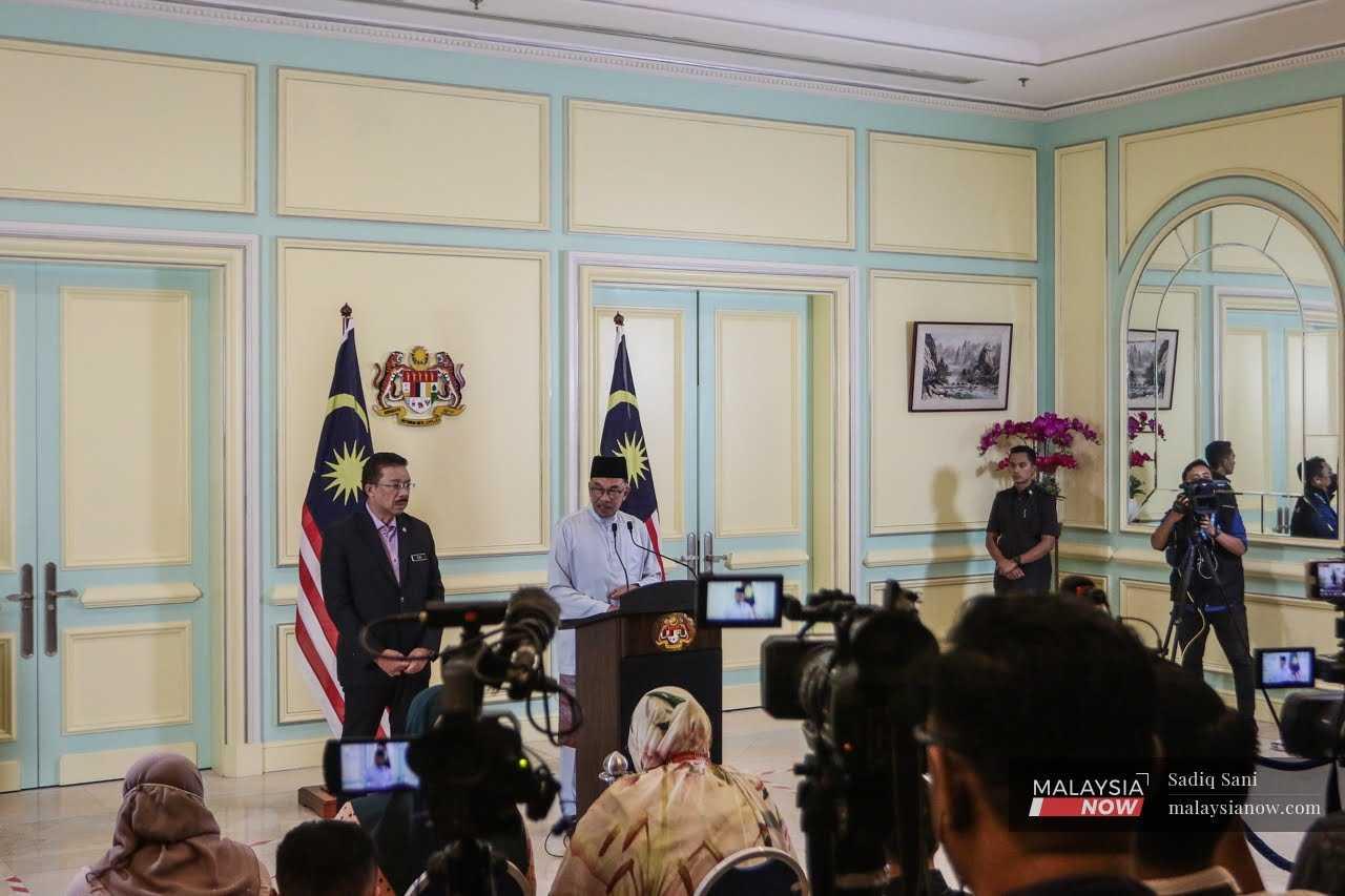 Prime Minister Anwar Ibrahim announces his Cabinet line-up at Perdana Putra in Putrajaya today.