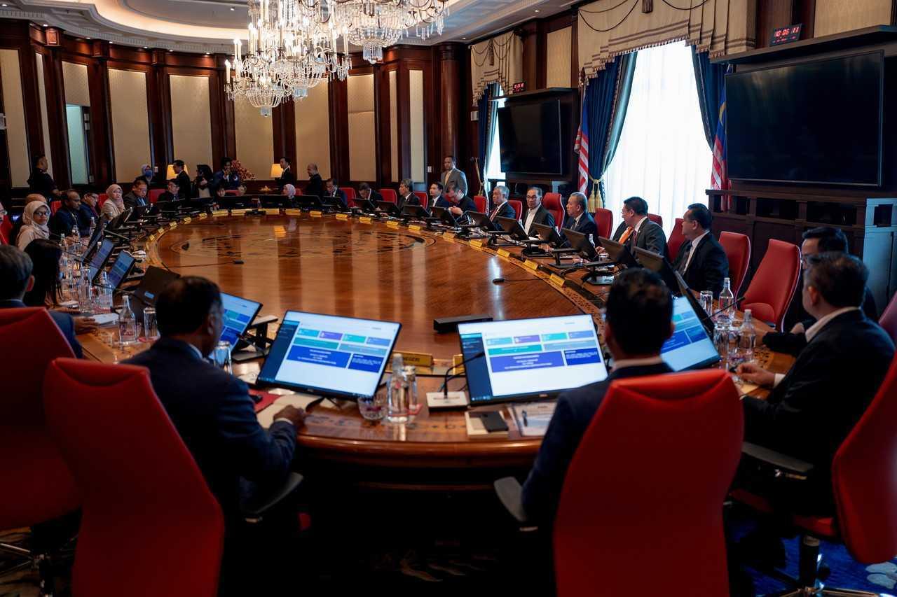 An empty chair is seen during the special Cabinet meeting chaired by Prime Minister Anwar Ibrahim at Perdana Putra in Putrajaya today. Photo: Bernama
