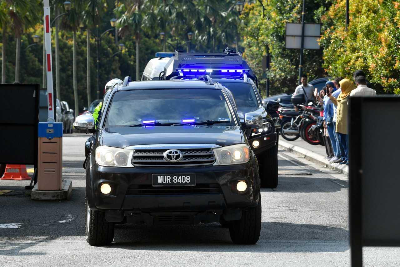 The vehicle carrying former prime minister Najib Razak arrives at the Kuala Lumpur court complex today. Photo: Bernama
