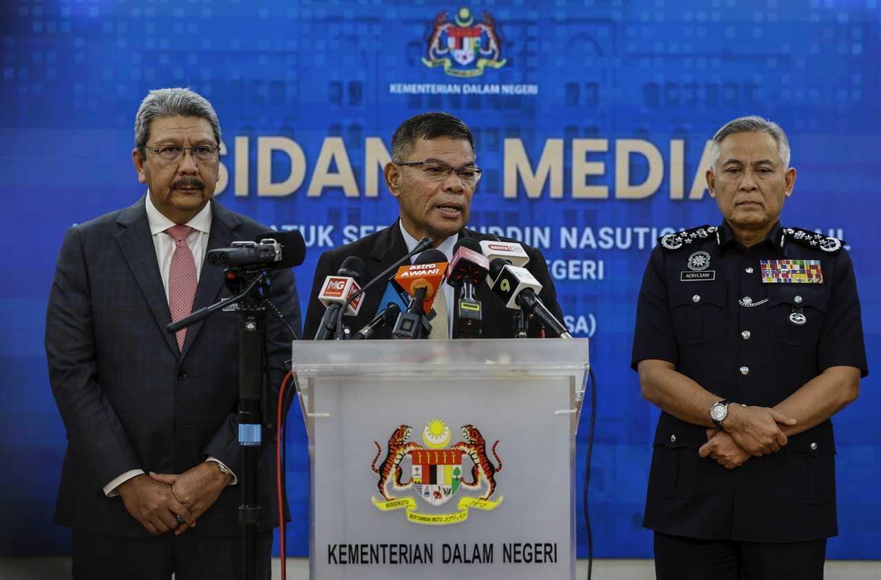 Home Minister Saifuddin Nasution Ismail with ministry secretary-general Wan Ahmad Dahlan Abdul Aziz (left) and top cop Acryl Sani Abdullah Sani (right) at a press conference in Putrajaya yesterday. Photo: Bernama
