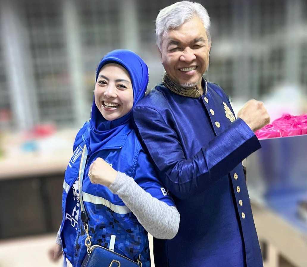 Timbalan Perdana Menteri Ahmad Zahid Hamidi dan anak perempuannya Nurulhidayah. Gambar: Instagram