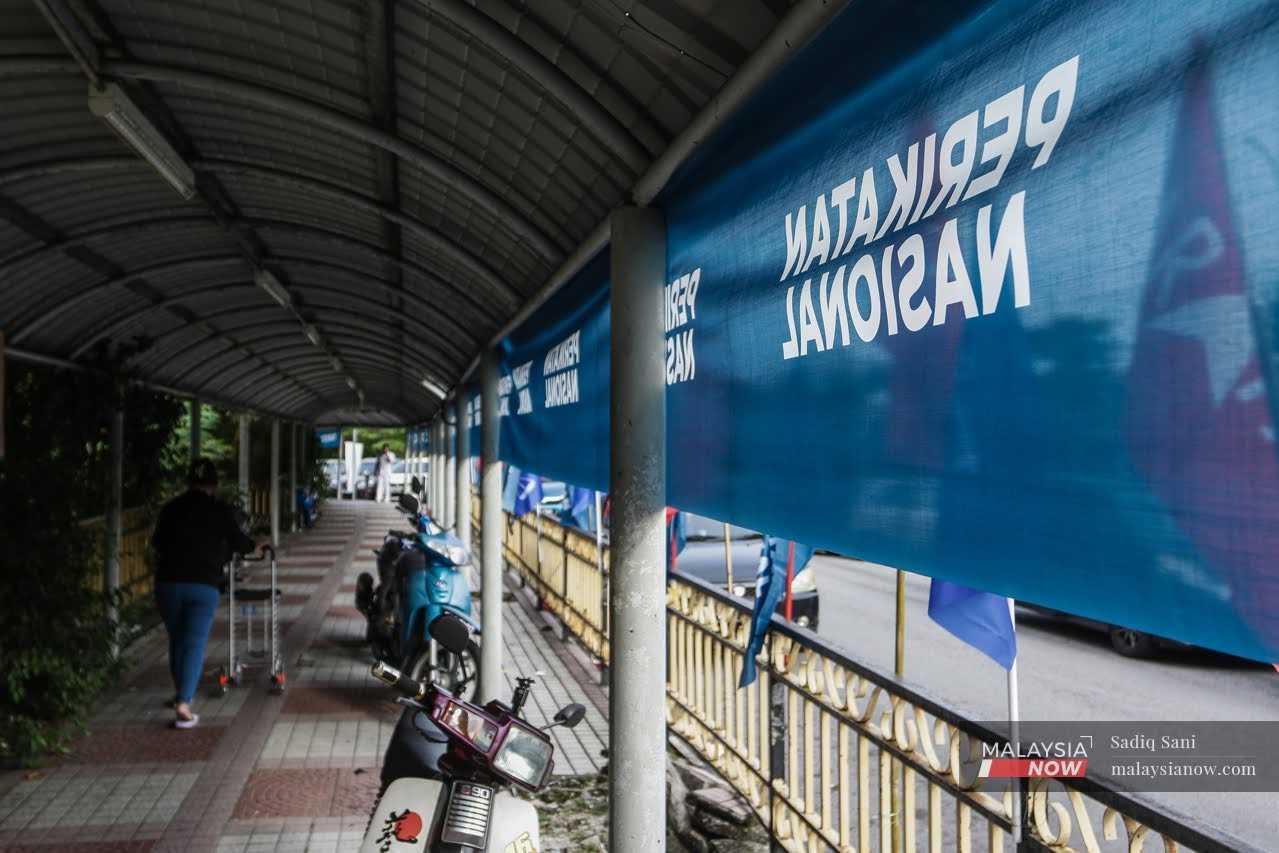 Gabungan baru Perikatan Nasional memperoleh kemenangan besar dalam pilihan raya umum baru-baru ini dengan menggondol 74 kerusi Parlimen.