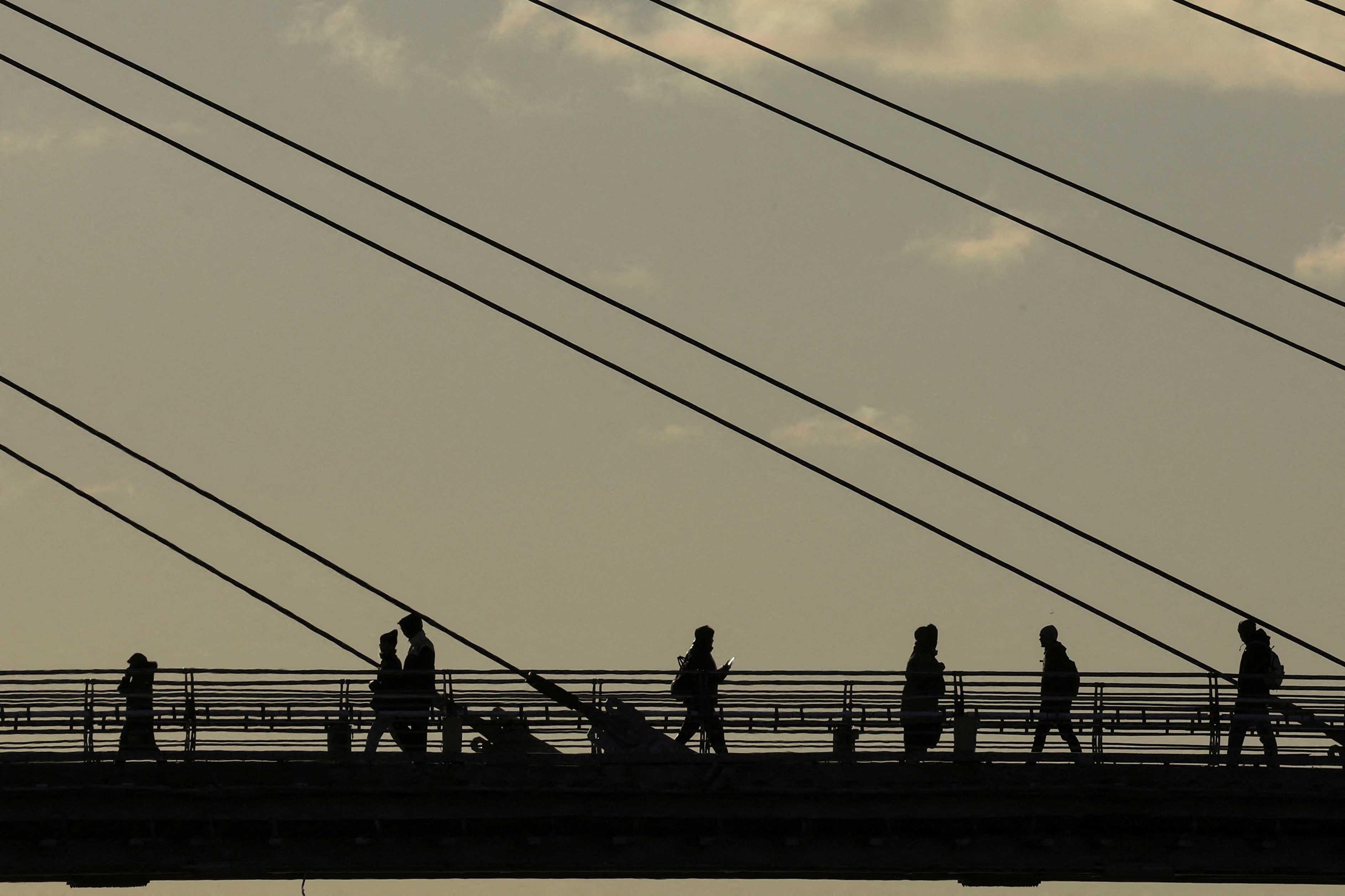 People walk on a bridge in Krasnogorsk outside Moscow, Russia Nov 14. Photo: Reuters