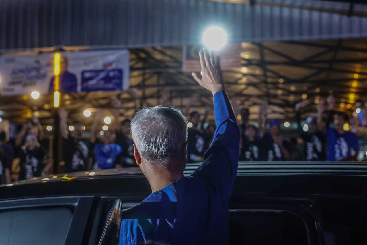 Former prime minister Ismail Sabri Yaakob waves as he leaves an election programme in Bera, where he successfully defended his seat at the Nov 19 polls. Photo: Bernama
