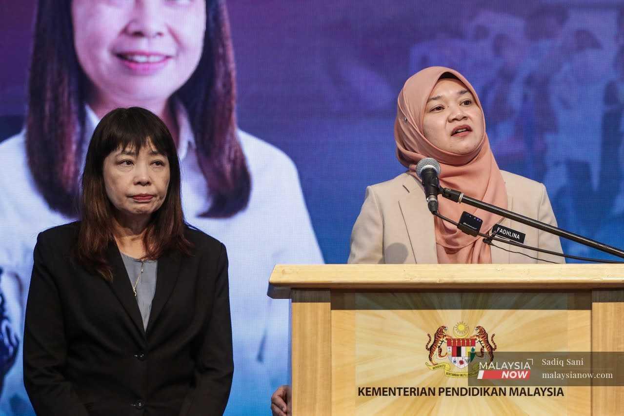 Menteri Pendidikan Fadhlina Sidek dan Timbalannya, Lim Hui Ying pada sidang media pertamanya di Putrajaya hari ini.