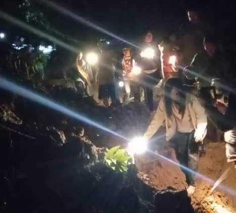 Anggota penyelamat di kawasan kejadian tanah runtuh di Genting Highlands, Pahang. Gambar: Jabatan Bomba dan Penyelamat Selangor