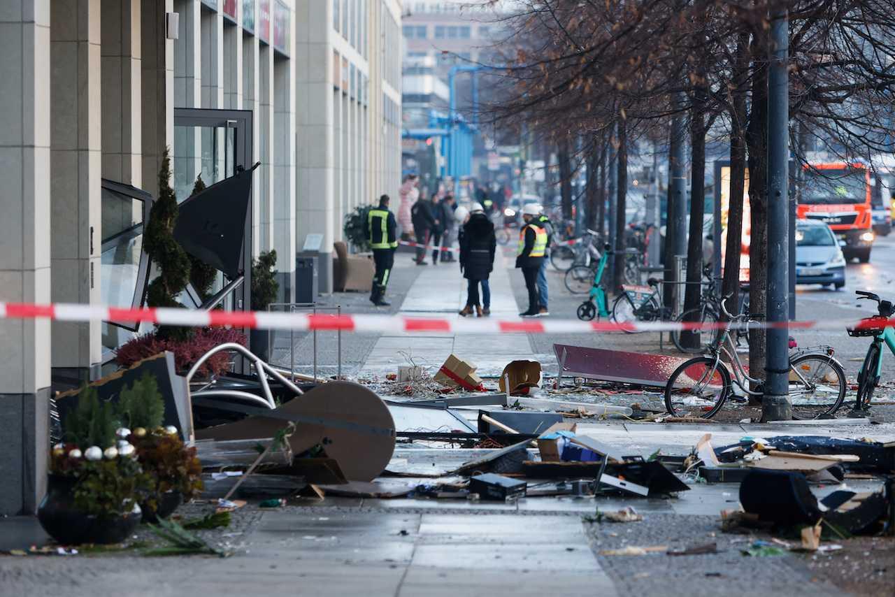 A view of debris on the street outside a hotel after a burst and leak of the AquaDom aquarium in central Berlin near Alexanderplatz, in Berlin, Germany, Dec 16. Photo: Reuters