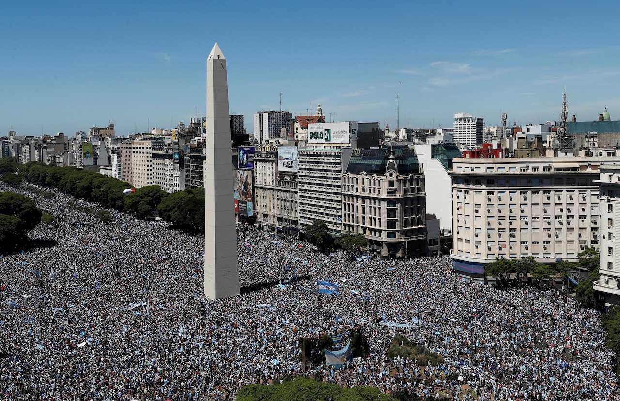 A general view of the Obelisco as Argentina fans gather agead of a victory parade in Buenos Aires, Argentina, Dec 20. Photo: Reuters
