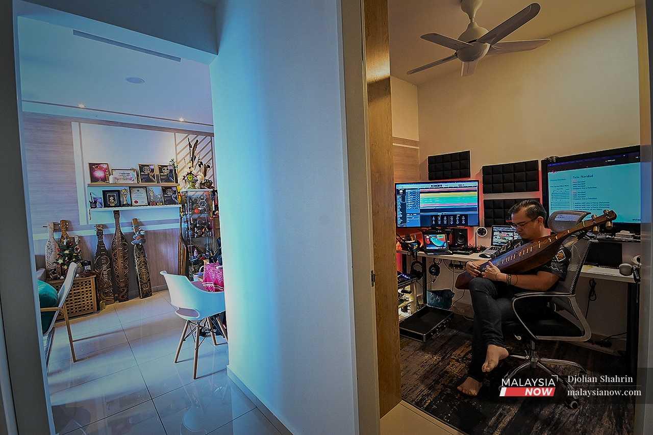 Anderson has modified one of the rooms in his house, turning it into a music studio where he spends his time practising or modifying songs to fit the instrument. 