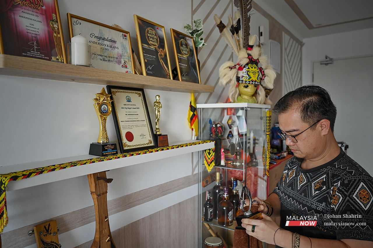He has won many trophies and awards for his music, including the Tourism Indigenous Music for Miri City Mayor’s Award 2019. 