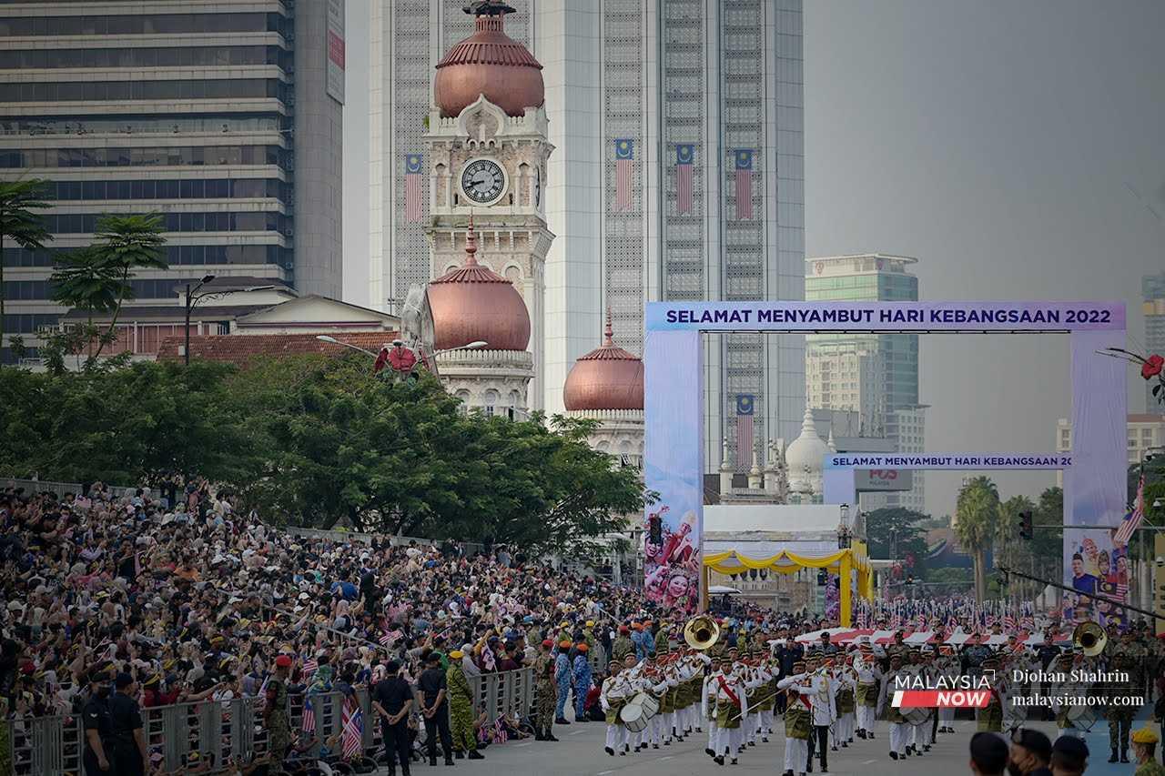 Malaysians throng Dataran Merdeka in Kuala Lumpur to celebrate independence day on a grand scale for the first time after two years of Covid-19 restrictions. 