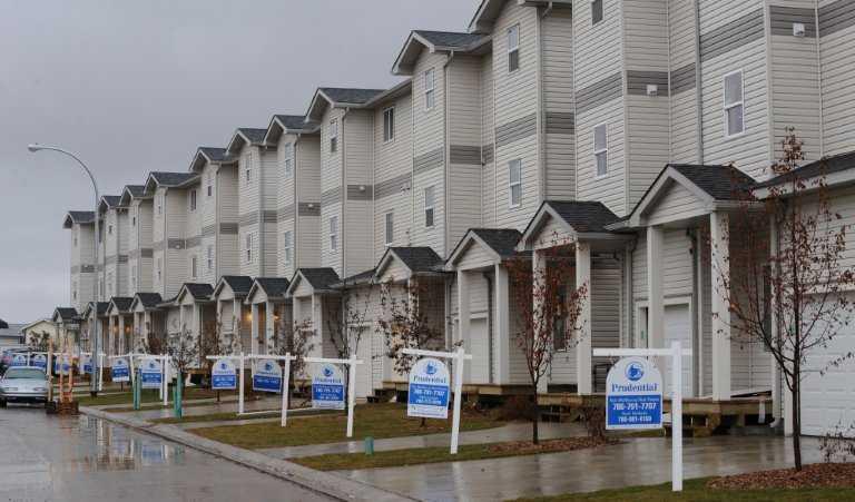 Houses selling at a new property development in the oil sands rich boom-town of Fort McMurray in Alberta Province, Canada, on Oct 24, 2009. Photo: AFP