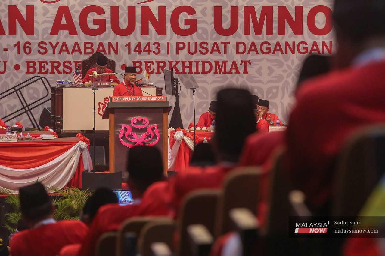 Presiden Umno Ahmad Zahid Hamidi berucap pada perhimpunan parti itu pada Mac tahun lalu di Pusat Dagangan Dunia Kuala Lumpur.