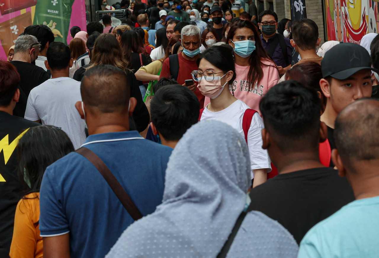 The use of face masks has been optional since September 2022, with the exception of healthcare facilities and public transportation. Photo: Bernama