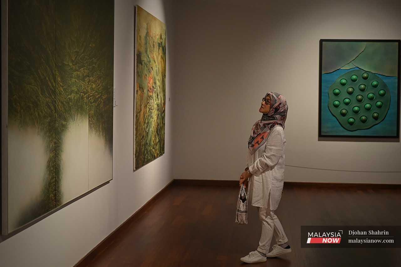 Norhayati has always enjoyed art but only realised her own talent during the lockdown period. These days, her spare time is spent at the art gallery, enjoying the talent of others and taking inspiration for her own work. 
