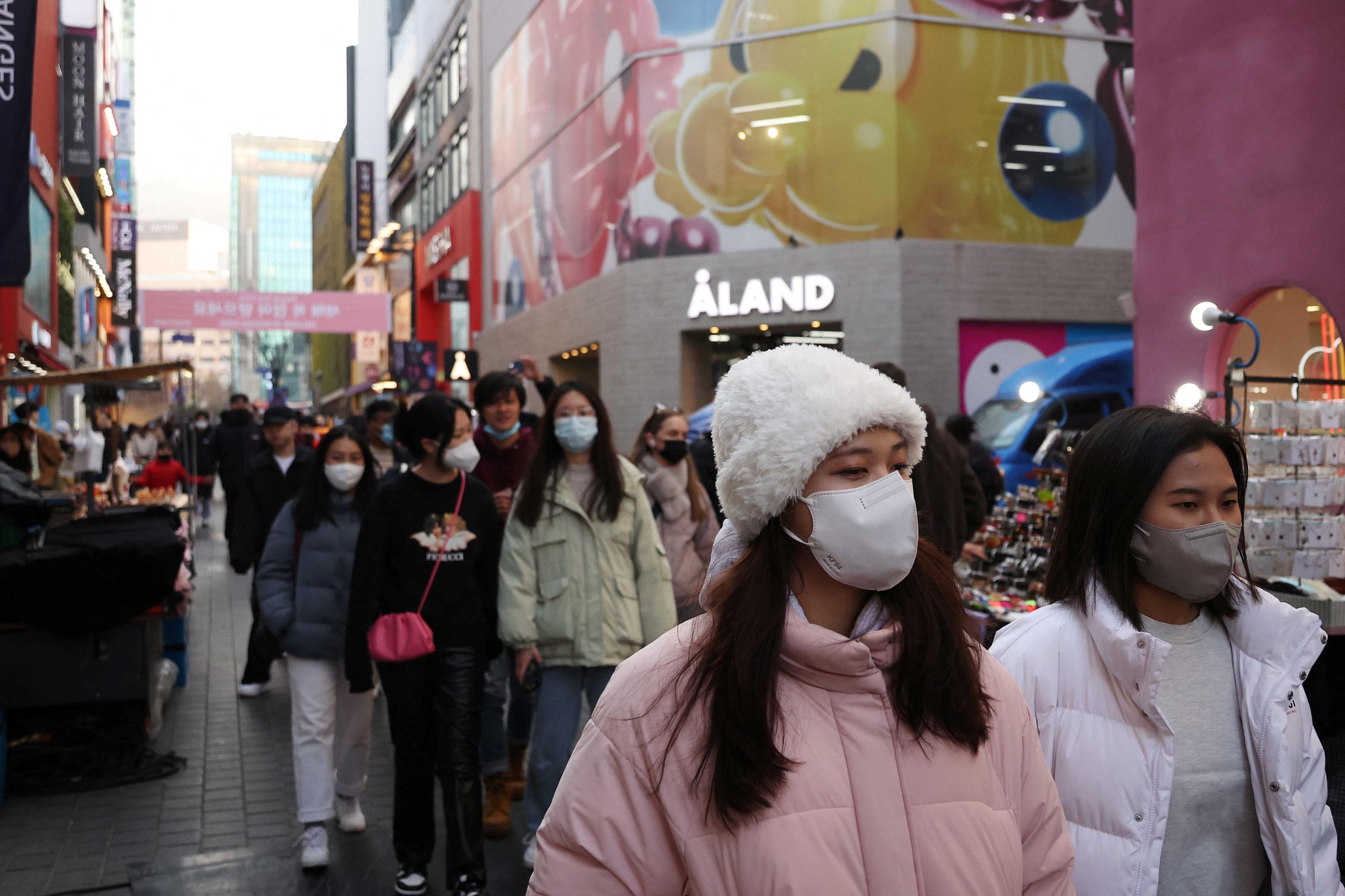 Tourists are seen at Myeongdong shopping district in Seoul, South Korea, Jan 9. Photo: Reuters