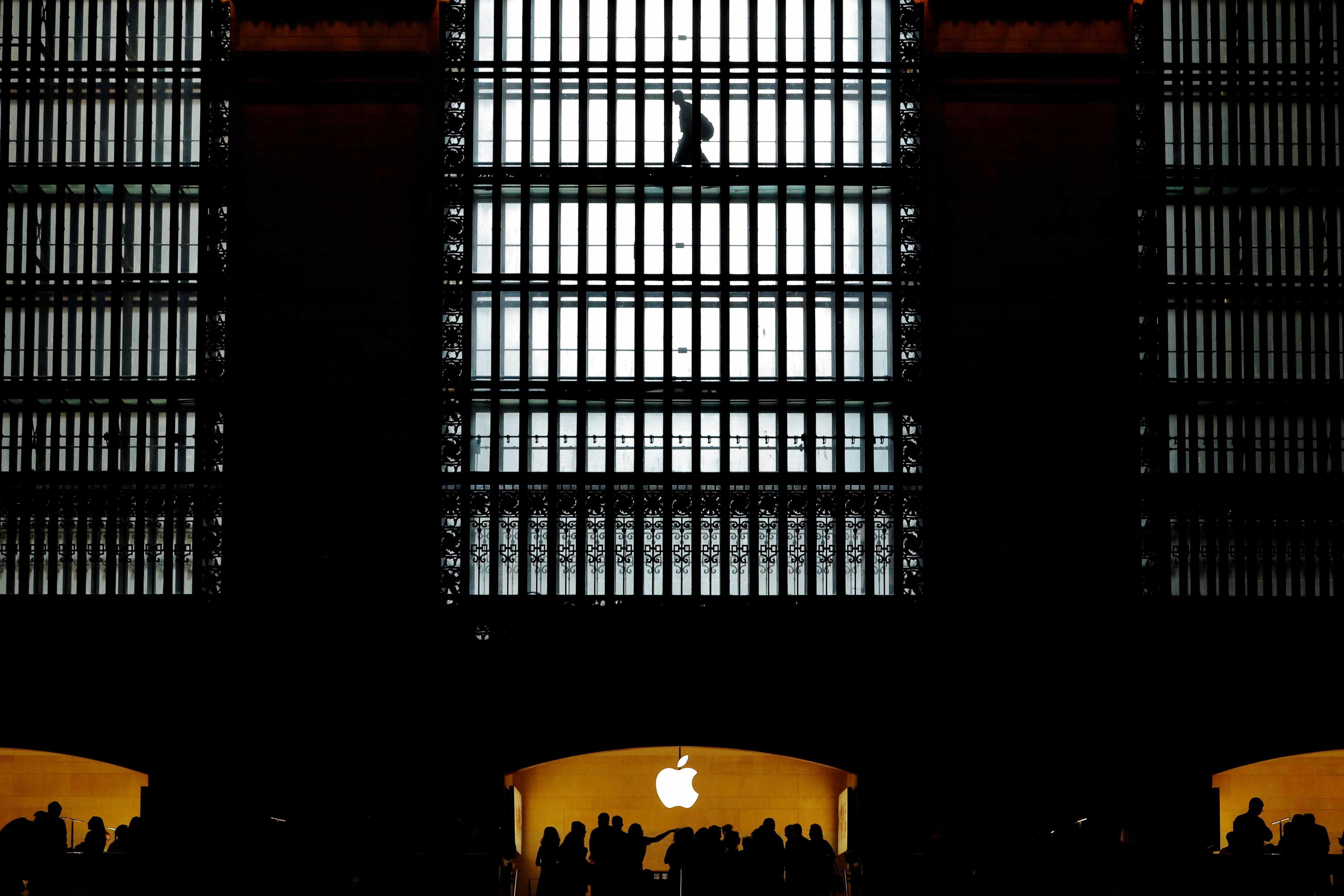 Customers walk past an Apple logo inside of an Apple store at Grand Central Station in New York, US, Aug 1, 2018. Photo: Reuters