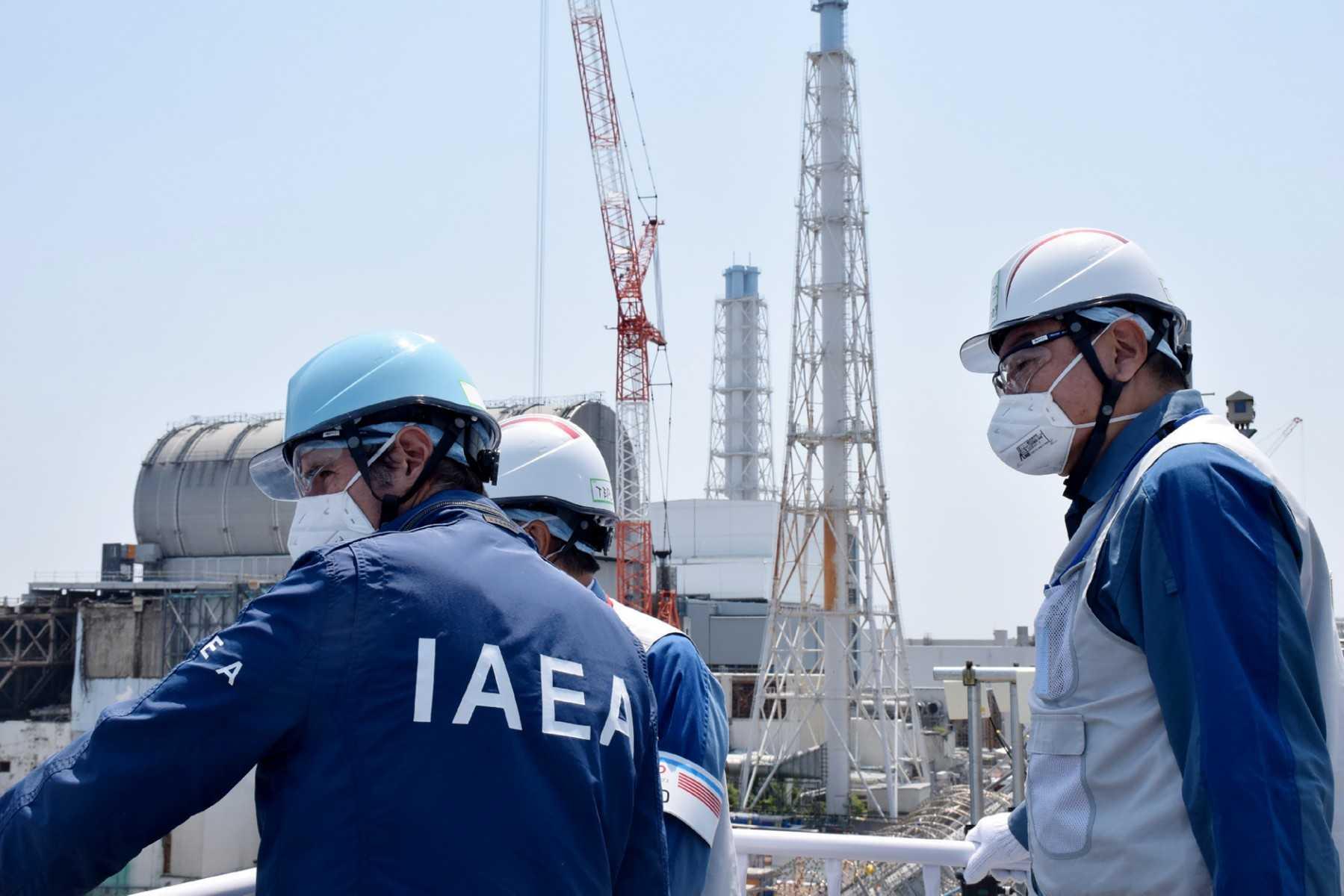 Director-general of the International Atomic Energy Agency, Rafael Grossi (left), visits the Tokyo Electric Power Company Holdings Fukushima Daiichi nuclear power plant in Okuma, Fukushima prefecture, on May 19, 2022. Photo: AFP