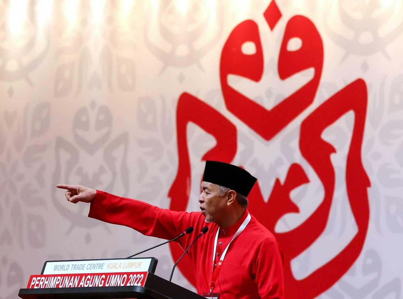 Presiden Umno Ahmad Zahid Hamidi ketika menyampaikan ucapan dasar presiden pada Perhimpunan Agung Umno 2022 di Pusat Dagangan Dunia (WTC) Kuala Lumpur, hari ini. Gambar: Bernama