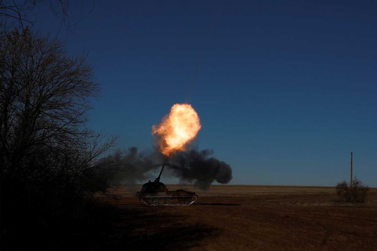 Ukrainian army personnel from the 43rd Heavy Artillery Brigade fire a German howitzer Panzerhaubitze 2000, as Russia's attack on Ukraine continues, near Soledar, Jan 11. Photo: Reuters
