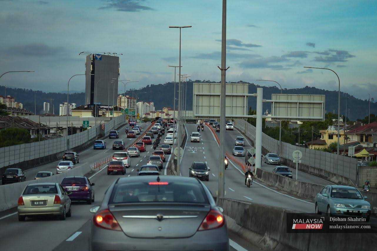 Drivers on federal roads will need to cap their speed at 80kph from Jan 18 to 27.