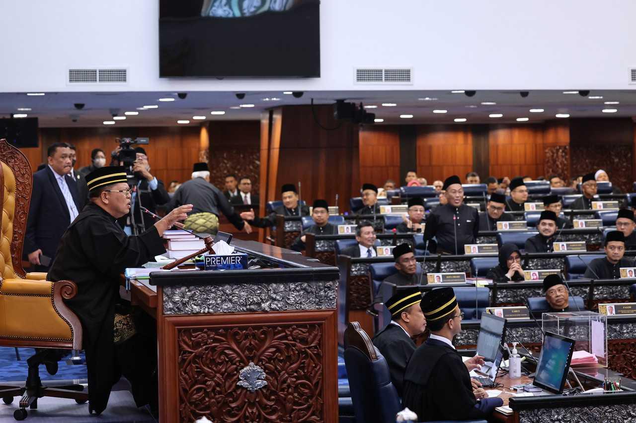 Dewan Rakyat speaker Johari Abdul speaks during the first meeting of the first term of the 15th Parliament in Kuala Lumpur, Dec 19. Photo: Bernama