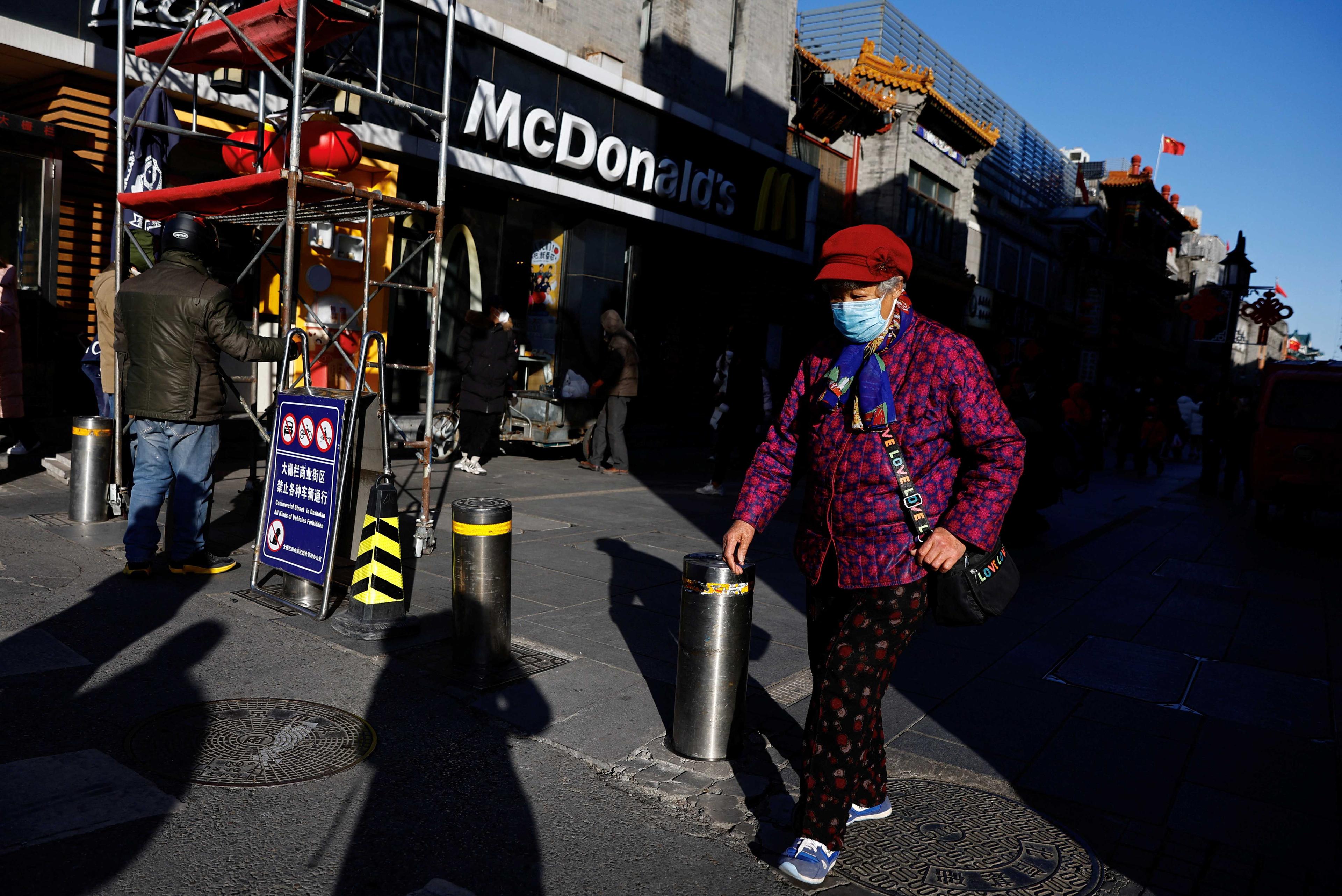 An elderly person walks past Qianmen street ahead of the Chinese Lunar New Year in Beijing, China Jan 15. Photo: Reuters
