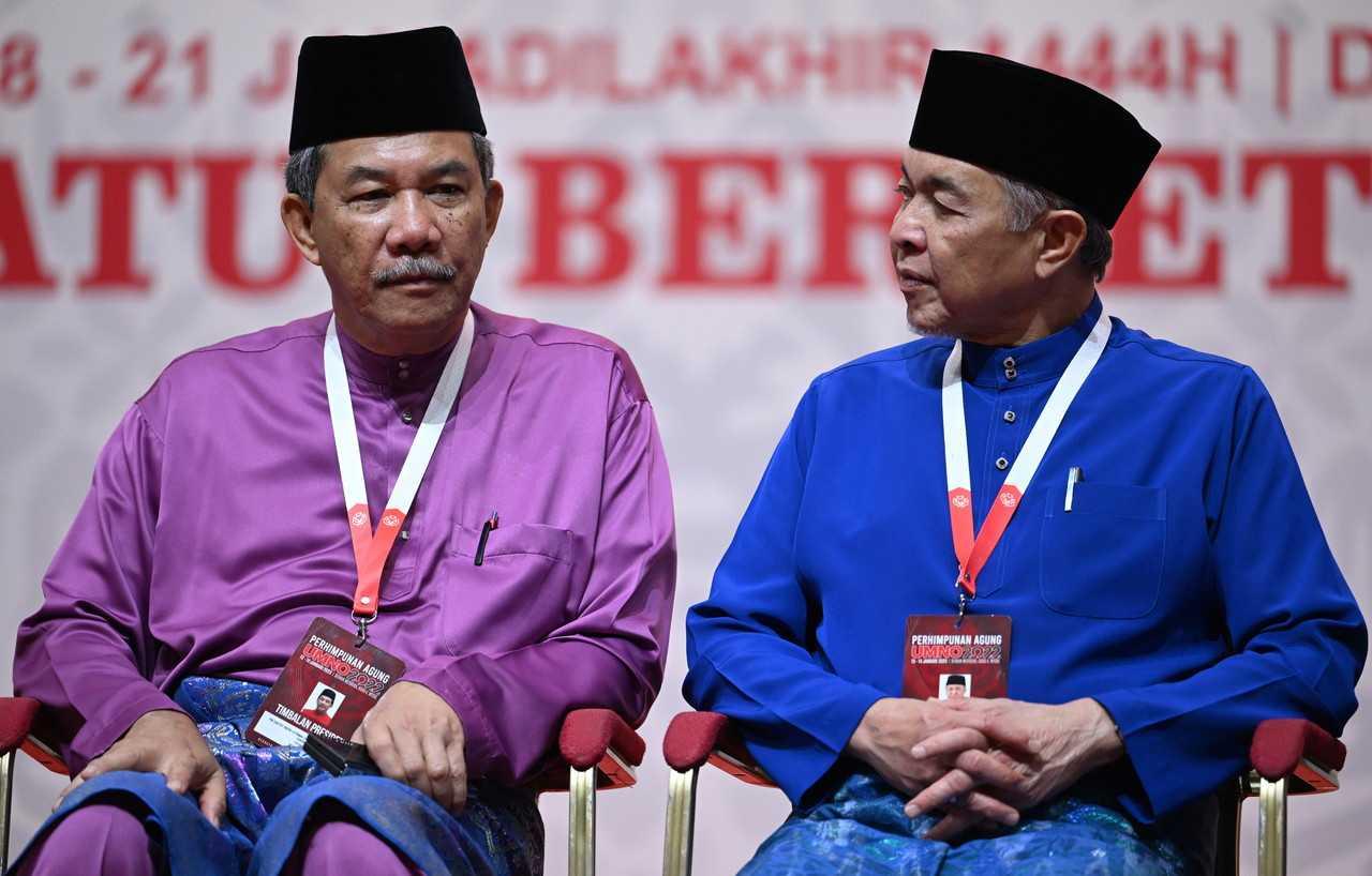 Umno deputy president Mohamad Hasan with party president Ahmad Zahid Hamidi at the 2022 general assembly in Kuala Lumpur, Jan 14. Photo: Bernama
