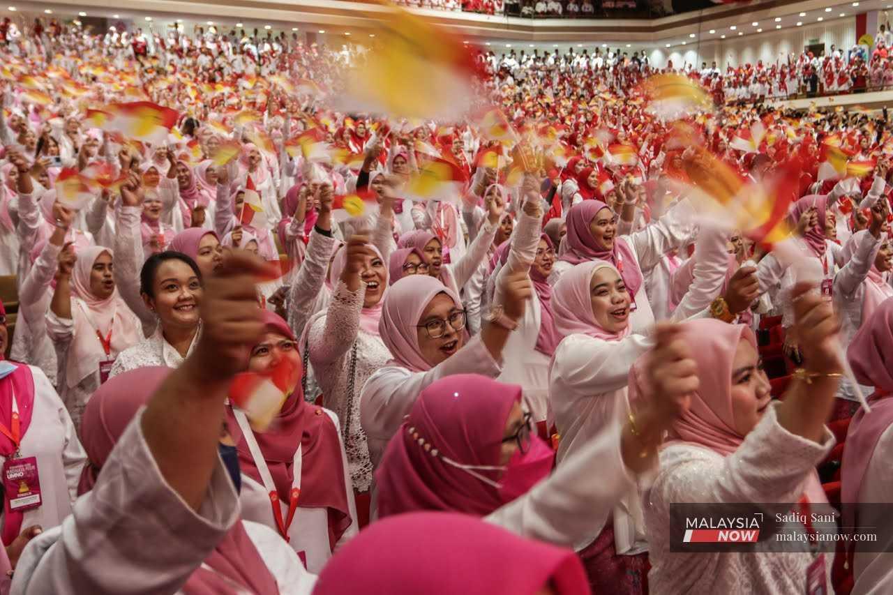 Perwakilan yang hadir pada Perhimpunan Agung Umno 2022 di Pusat Dagangan Dunia Kuala Lumpur, 11 Januari