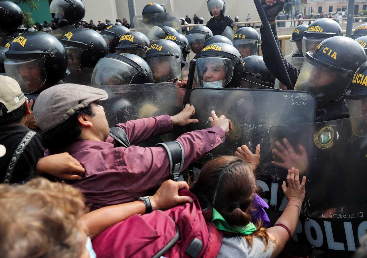 Anti-government protesters clash with the police, as they demand the release of protesters detained in the protests, after president Pedro Castillo was ousted, in Lima, Peru, Jan 21. Photo: Reuters
