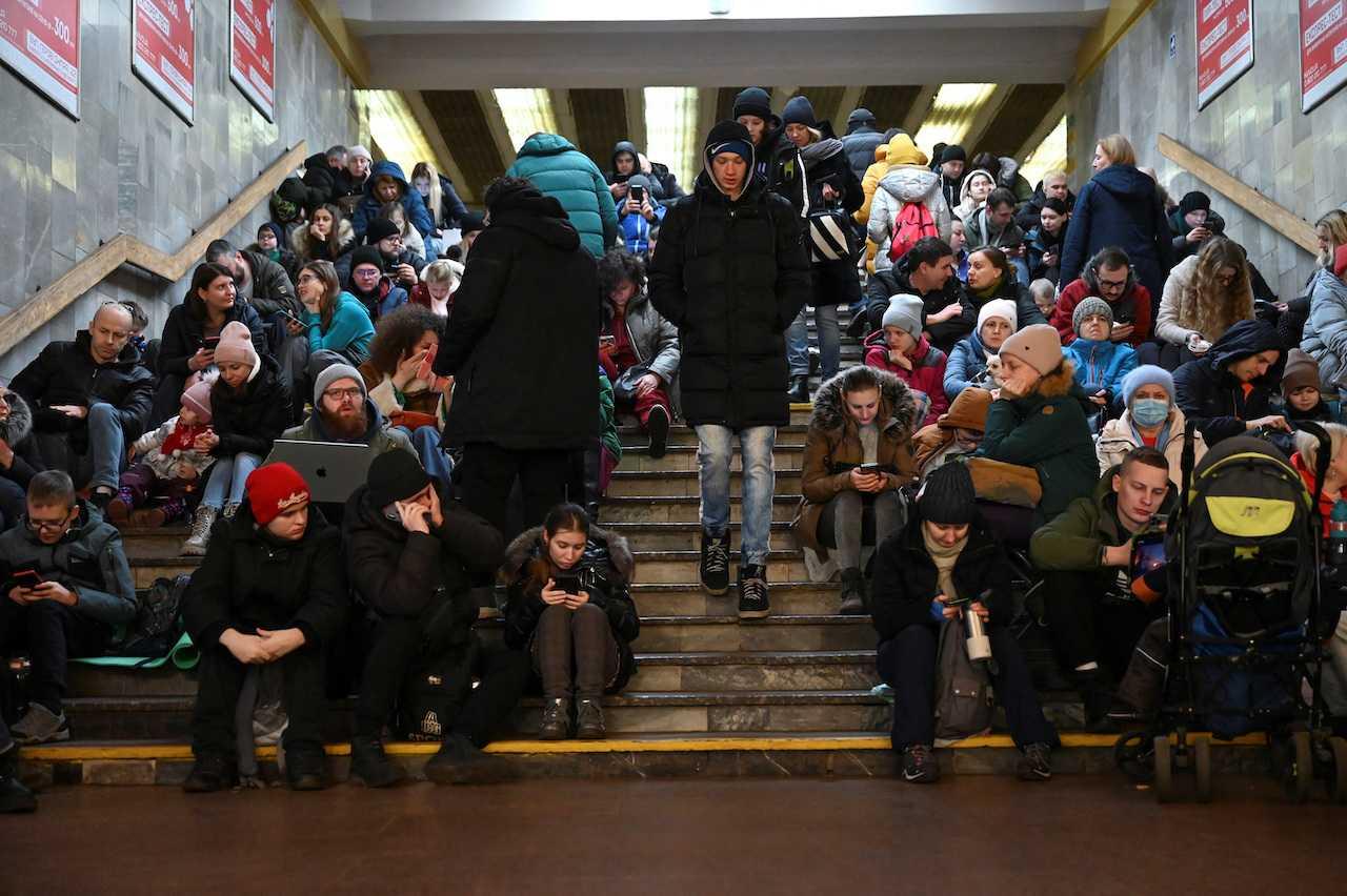 People take shelter inside a metro station during massive Russian missile attacks in Kyiv, Ukraine, Jan 26. Photo: Reuters