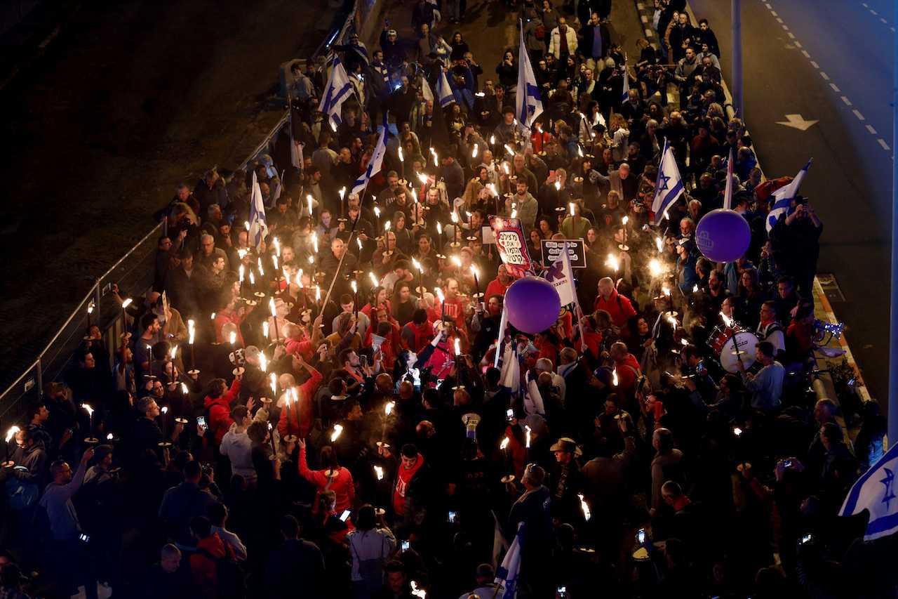Israelis protest against Prime Minister Benjamin Netanyahu's new right-wing coalition and its proposed judicial reforms to reduce the powers of the Supreme Court, in Tel Aviv, Israel, Jan 21. Photo: Reuters