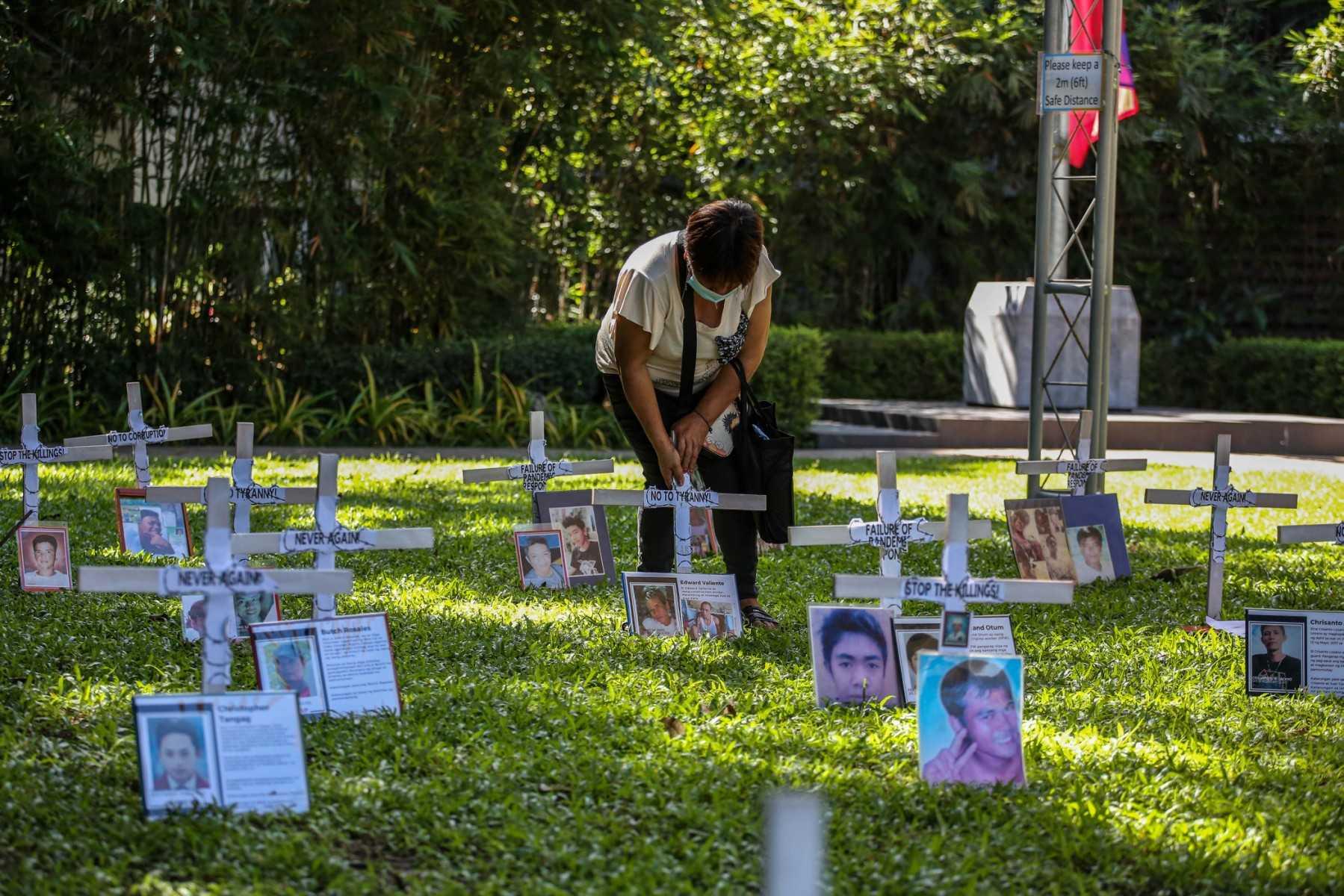 A relative of a victim of an extra-judicial killing attends a memorial mass ahead of All Soul's Day to remember loved ones slain in the government's war on drugs, at the Commission on Human Rights in Manila on Oct 29, 2021. Photo: AFP