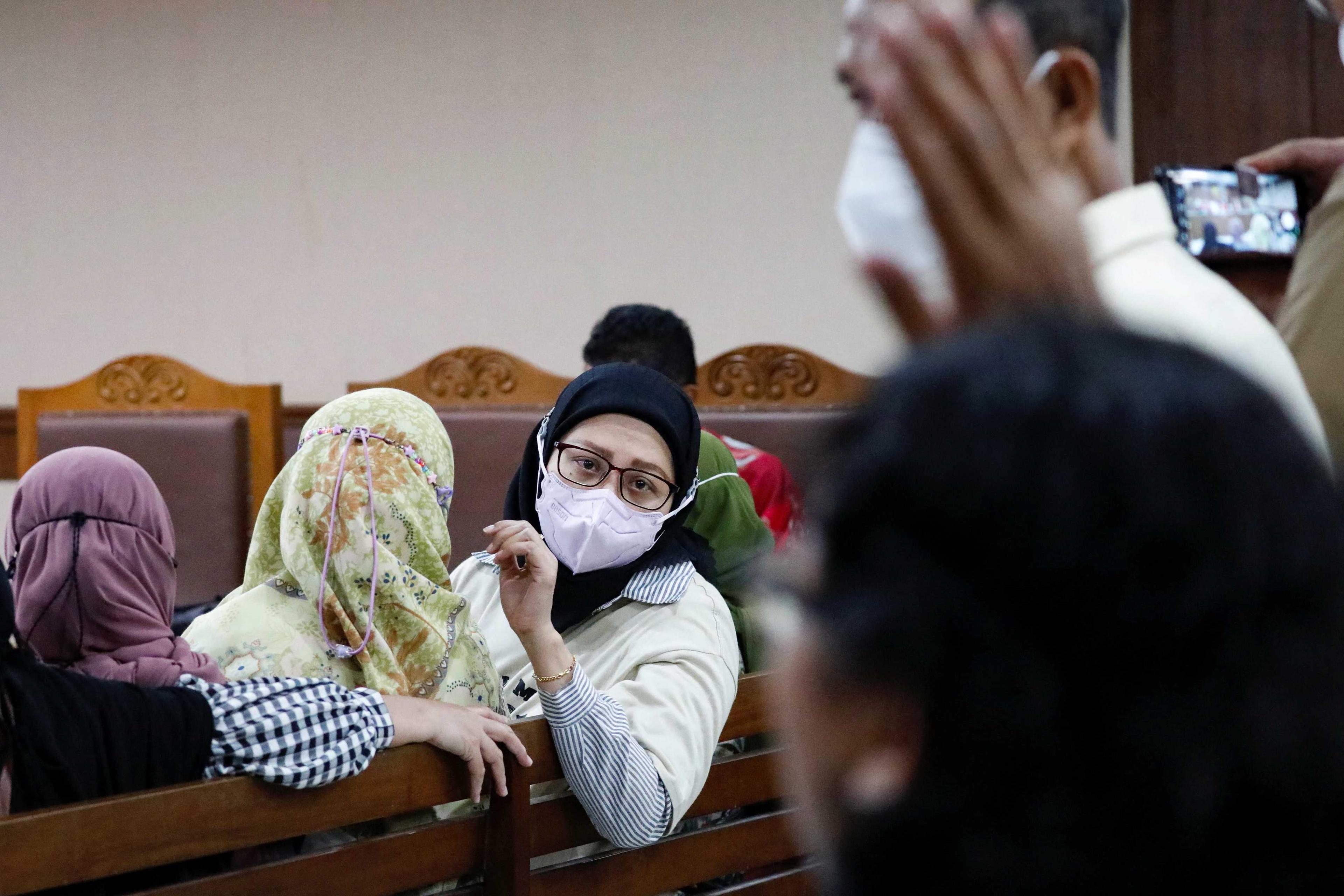A mother of an acute kidney injury victim, attends a preliminary hearing for a class-action lawsuit filed against the Indonesian government and drug companies for allowing the sale of tainted cough syrup at the court in Jakarta, Indonesia, Jan 17. Photo: Reuters