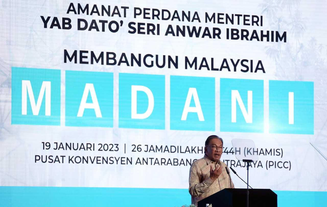 Perdana Menteri Anwar Ibrahim menyampaikan amanat ‘Membangun Malaysia Madani’ di Putrajaya, 19 Januari. Gambar: Bernama