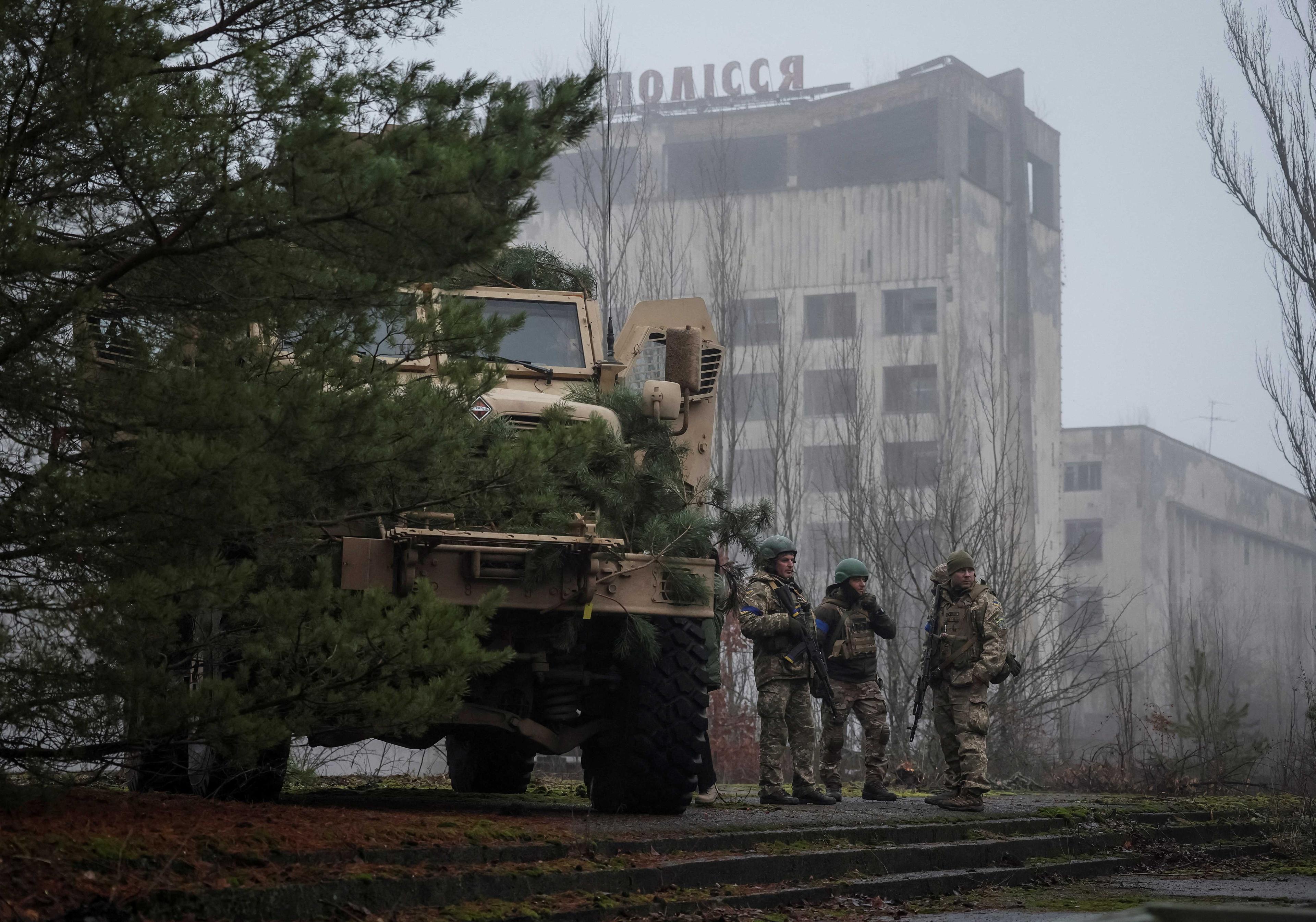 Askar Ukraine menghadiri latihan bersama angkatan tentera, pengawal negara, pengawal sempadan dan Perkhidmatan Keselamatan Ukraine (SBU) di sempadan Belarus, berhampiran Loji Jana Kuasa Nuklear Chernobyl, di bandar Pripyat, Ukraine, 20 Januari. Gambar: Reuters