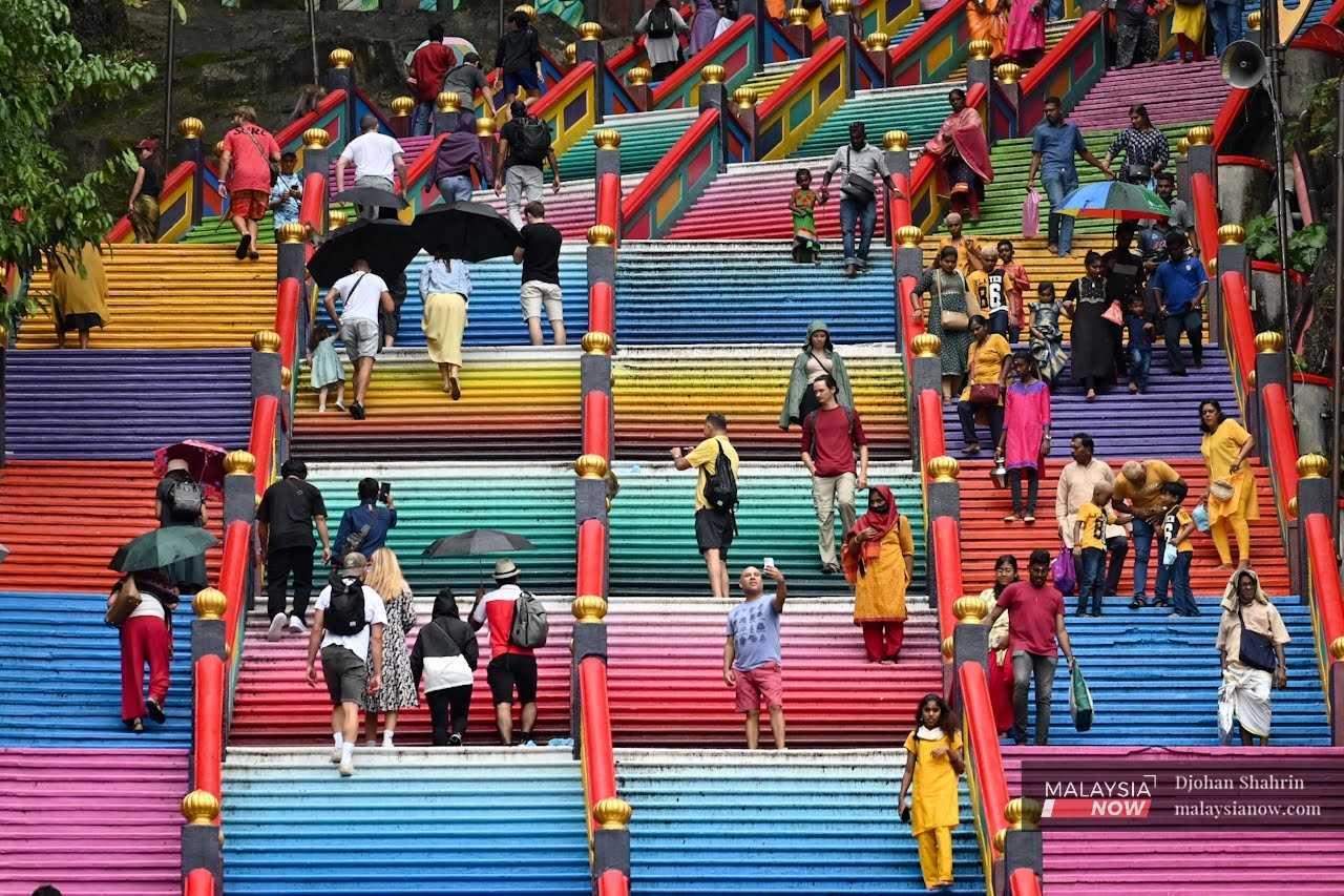 Hindu devotees and tourists make their way up the 272 steps at the kuil in Batu Caves ahead of Thaipusam on Feb 5. 
