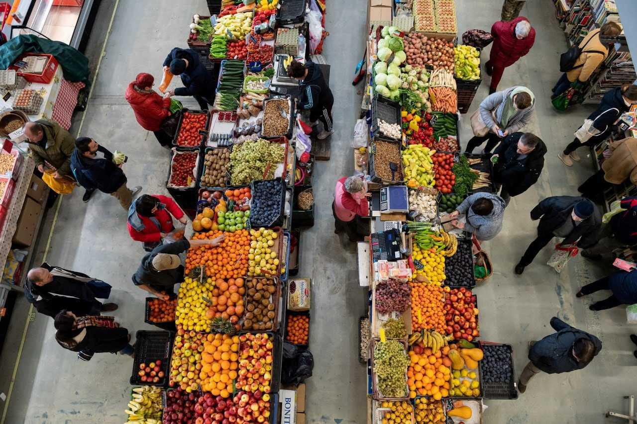 People buy food at a market in Budapest, Hungary, Dec 3. Photo: Reuters
