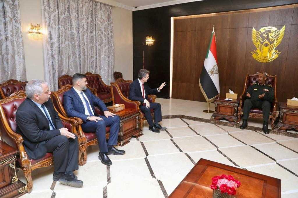 Sudan's sovereign council head Abdel Fattah al-Burhan meets Israel Foreign Minister Eli Cohen in Khartoum, Sudan, Feb 2. Photo: Reuters