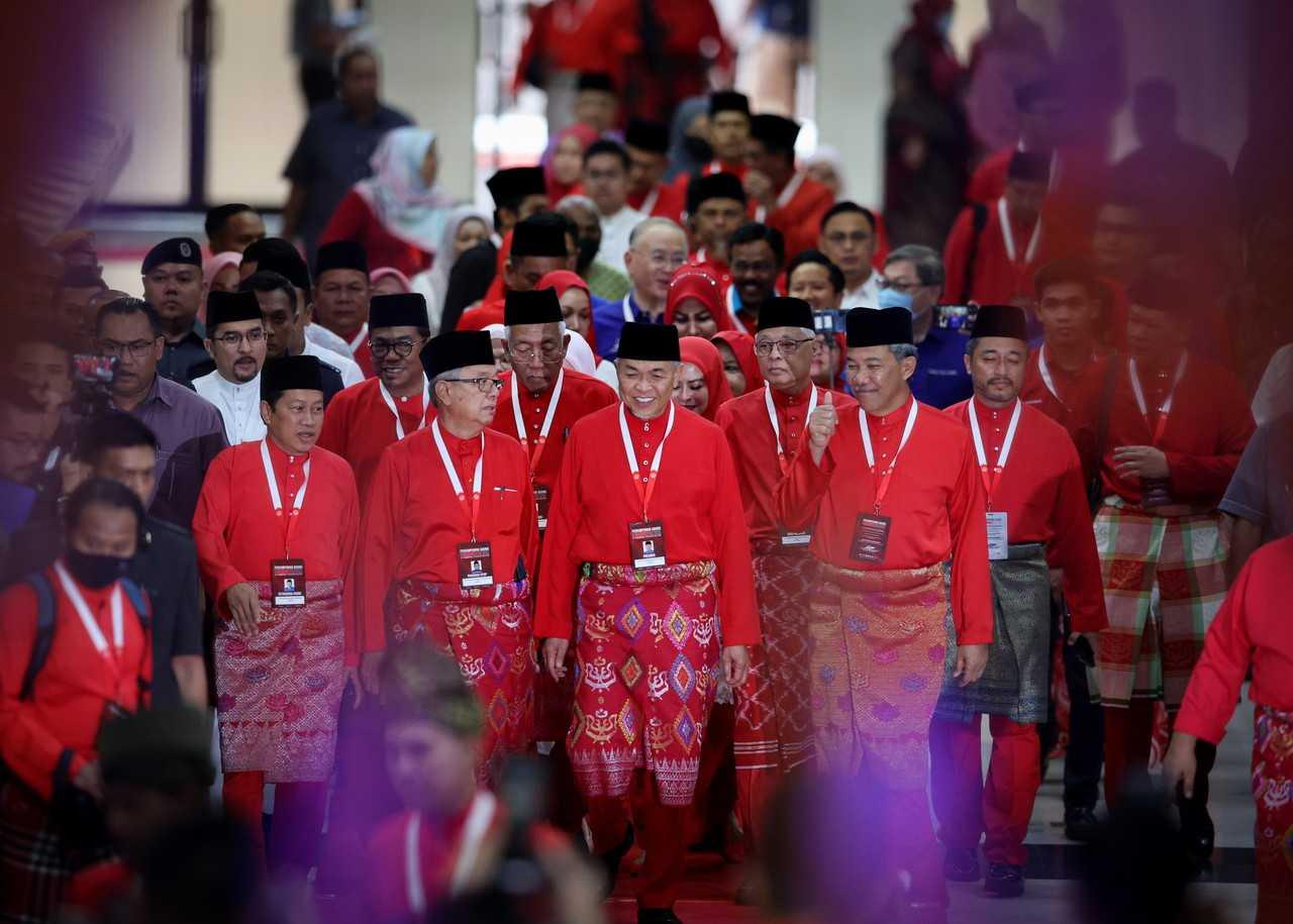 Umno president Ahmad Zahid Hamidi (centre) flanked by his deputy Mohamad Hasan at the 2022 general assembly at the World Trade Centre in Kuala Lumpur, Jan 13. Photo: Bernama
