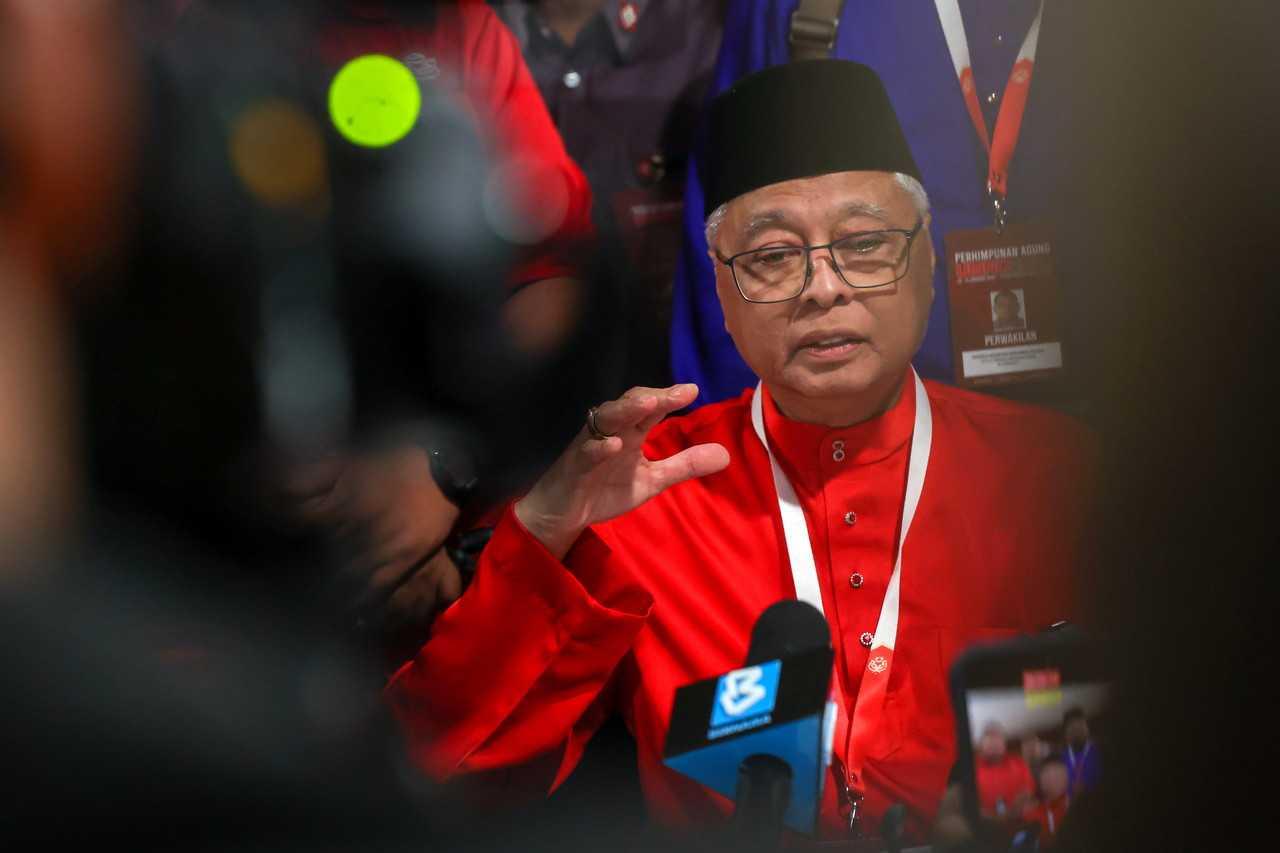 Umno vice-president Ismail Sabri Yaakob speaks to reporters at the party's 2022 general assembly in Kuala Lumpur, Jan 14. Photo: Bernama