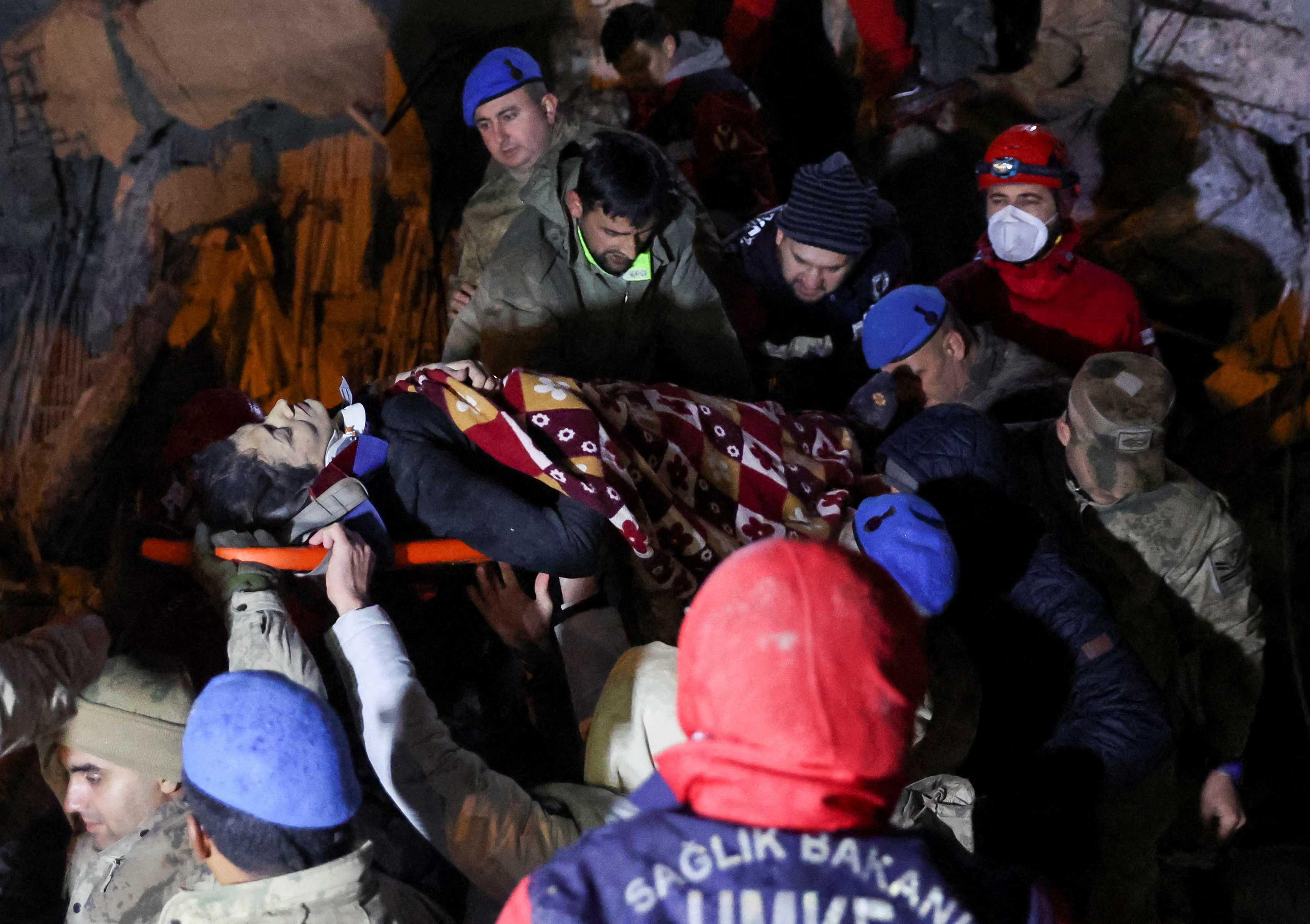 Sevgi Demirkan adalah antara mangsa yang berjaya diselamatkan selepas terperangkap dalam runtuhan sebuah hospital susulan gempa bumi di Iskenderun, Turkiye, 6 Februari 2023. Gambar: Reuters
