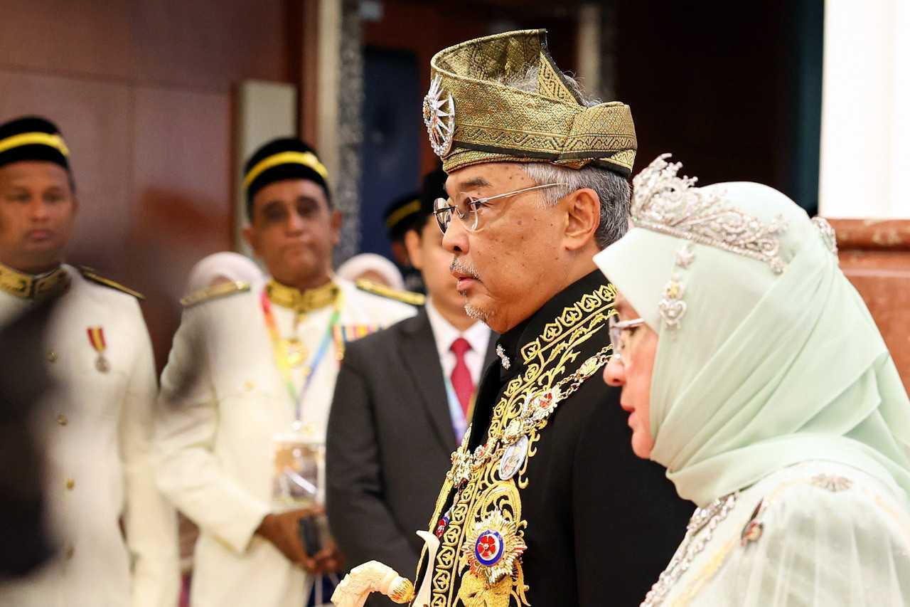 Yang di-Pertuan Agong Sultan Abdullah Sultan Ahmad Shah berkenan berangkat bagi merasmikan Istiadat Pembukaan Mesyuarat Pertama Penggal Kedua Parlimen ke-15 di Bangunan Parlimen hari ini. Gambar: Bernama